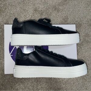 Joy Performance Comfort Leather Sneaker Black - 8.5 W